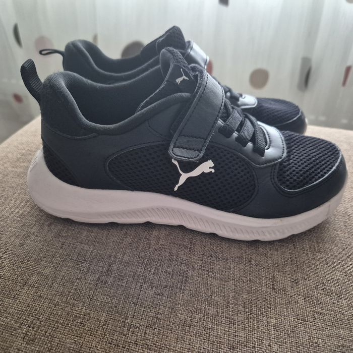 Adidasi Puma marimea 33