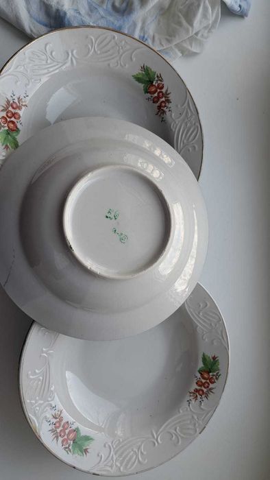 продам 6 больших глубоких столовых тарелок