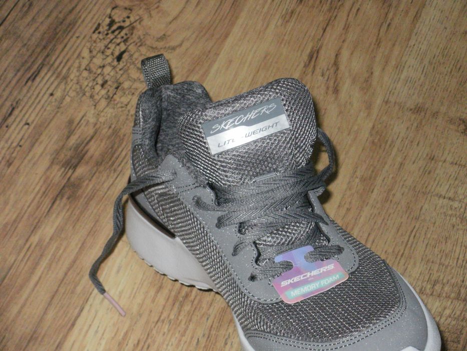 Skechers оригинални детски нови 36,5