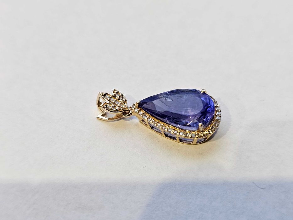 Златна висулка с естествен танзанит