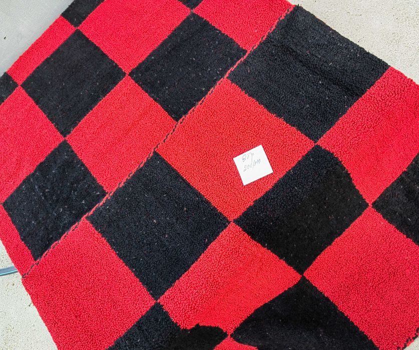 Ръчно тъкани килими, пътеки и губери