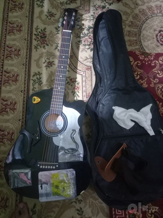Akustik gitara 850 000