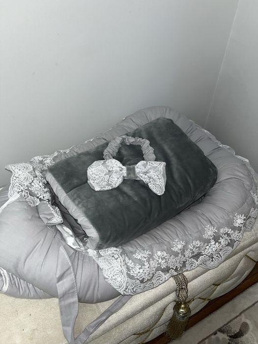 Кокон для ребенка с пледом