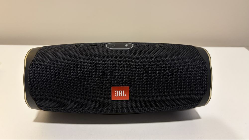 JBL Charge 4 черная