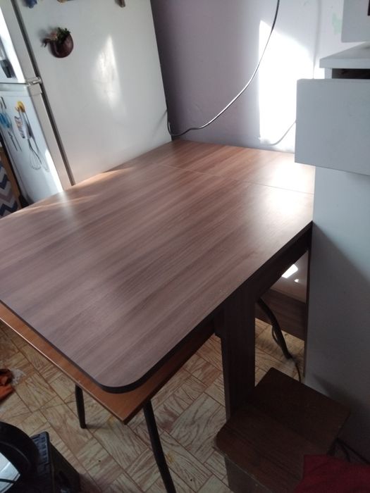 Продам стол книжку..