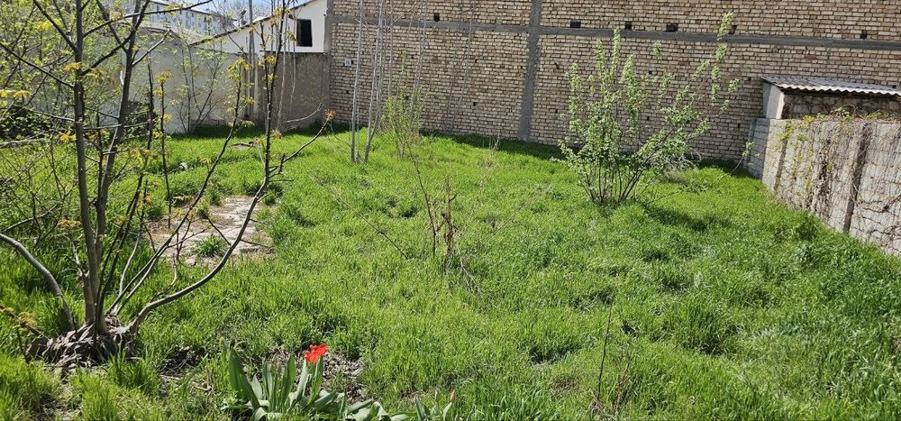 Мирабад.Куйлюк,Школа 215Участок .3 сотки фасад 111м