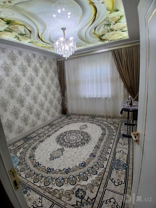 Qarshi shaxar markazidan 2 xonali kvartira sotiladi