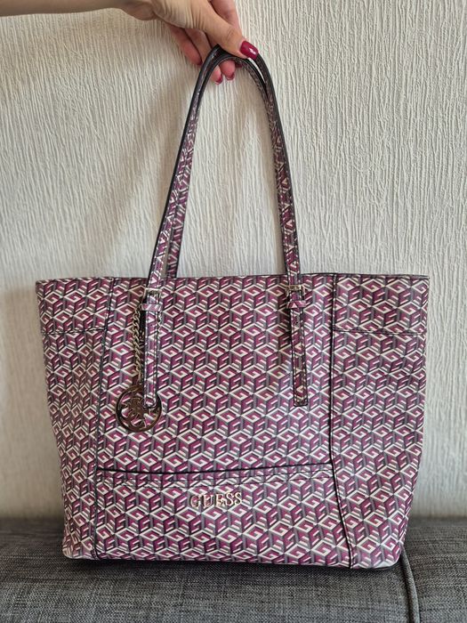 Дамска чанта Guess
