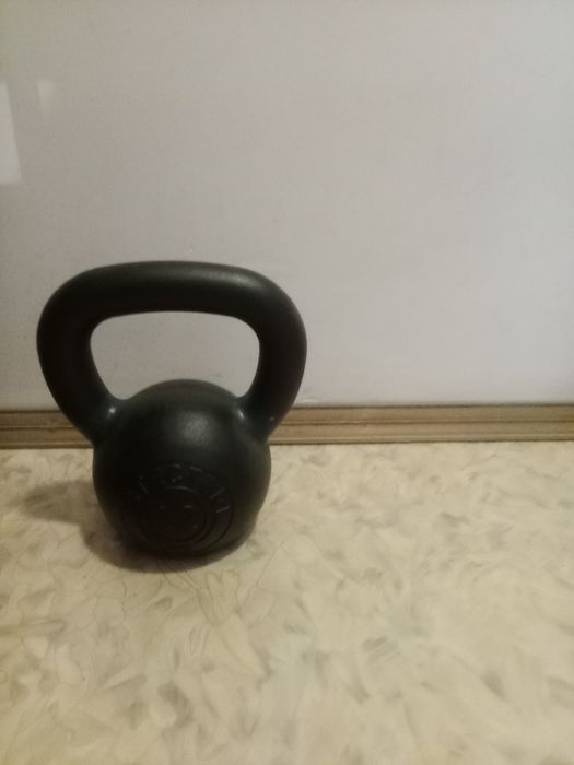 Продам спортивную гирю