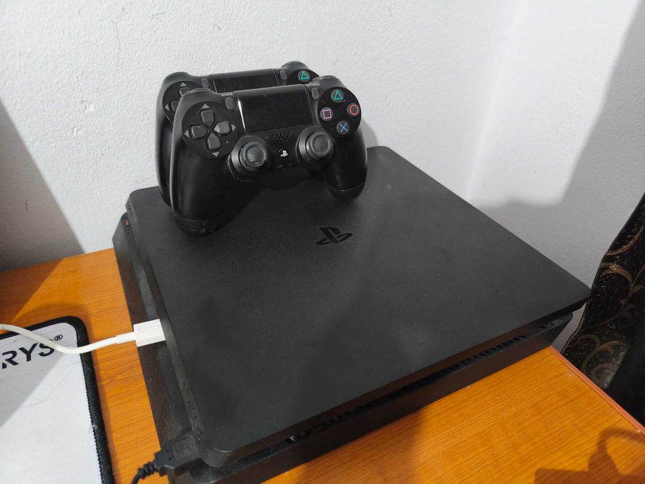 PlayStation 4 simplu