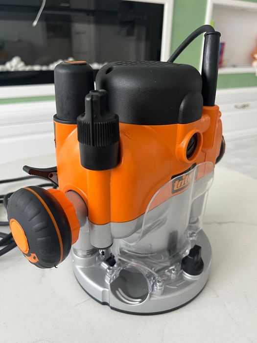 Freza lemn profesionala,2400W, maner multifunctional,1/2- 12 mm Triton