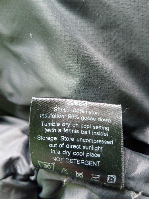 Norrona-пухенка-черна