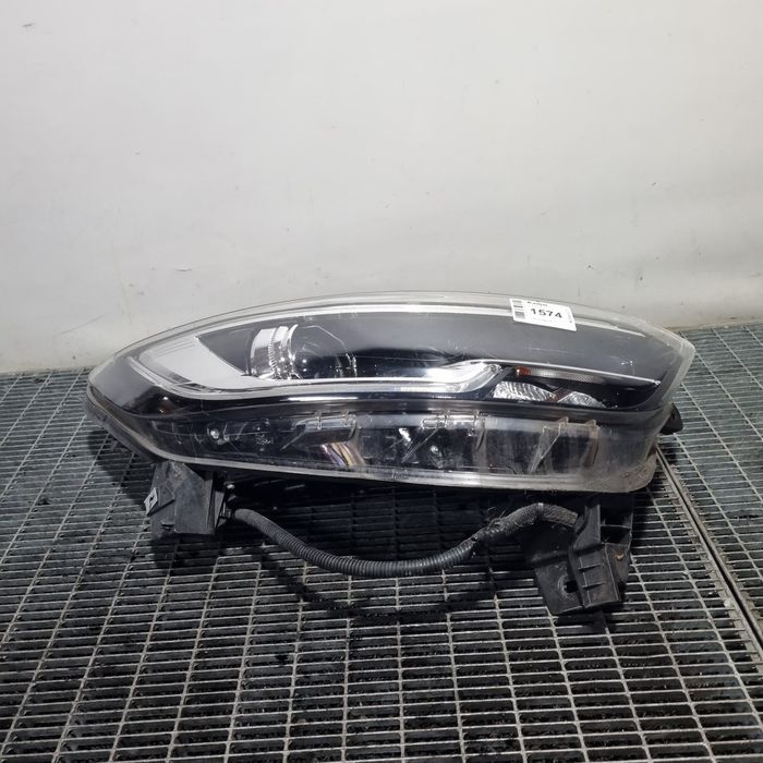 Far Dreapta Renault Kadjar 2015 - 2018 SUV 4 Usi (1574) Cu lupă Garantie