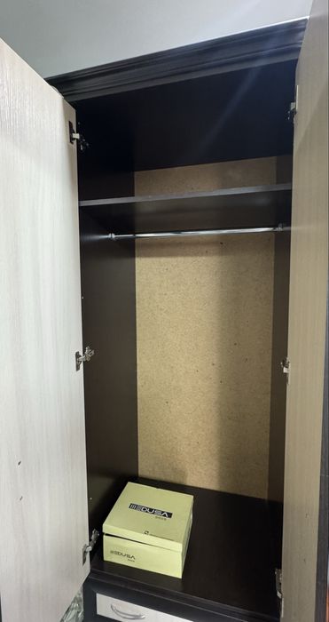 Продам комод и плательный шкаф
