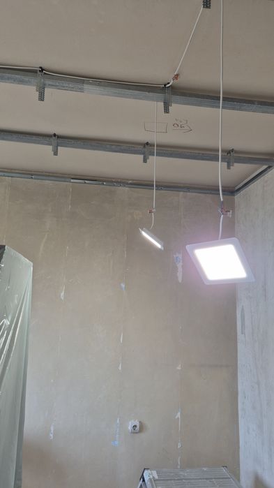 Предлагаме Качественни ремонтни дейности. 
Шпакловки, боядисване, подо