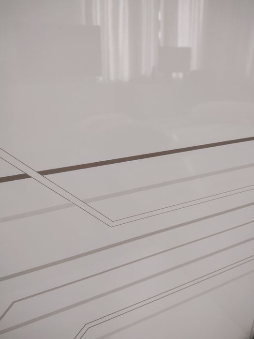 Гръб за спалня бял гланц и кожа