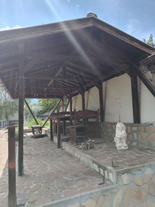 Продава конна база в с.Боровец общ.Кочериново