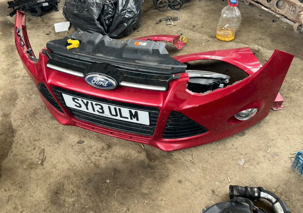 Bara fata faruri capota ford focus 3