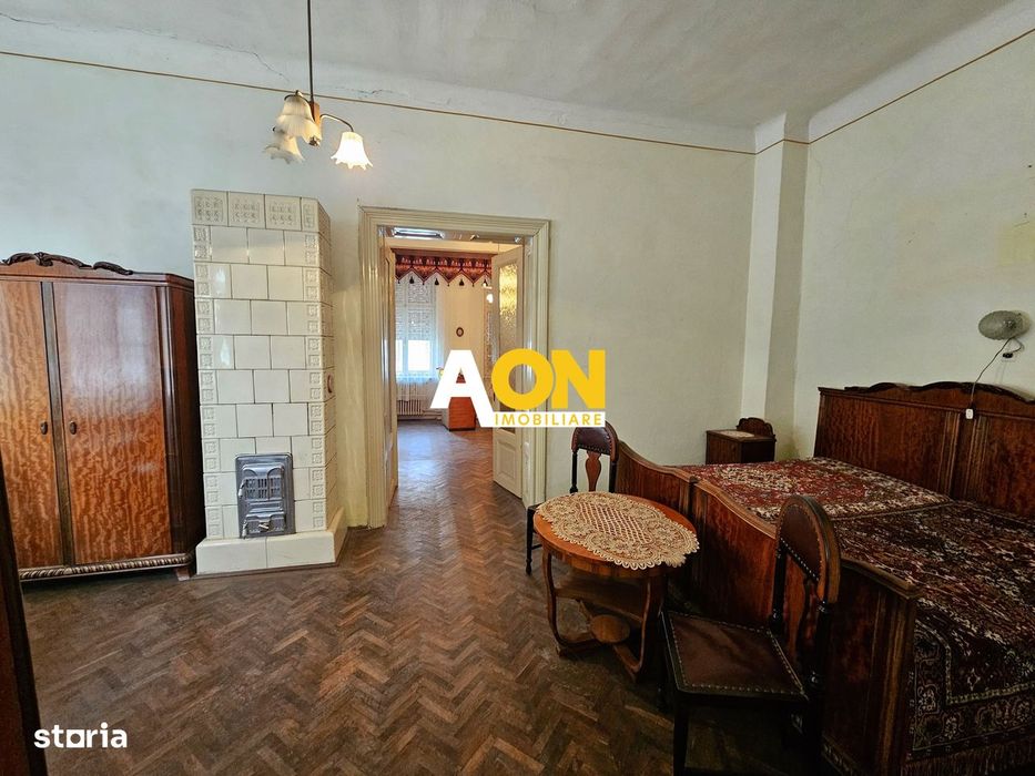 Casa 5 camere, 2 bai, 490 mp teren, Centru, pretabila pentru birouri
