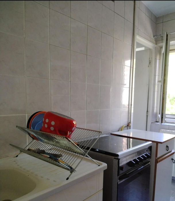 Inchiriez garsoniera spatioasa,mobilat, 42m2, etaj 3/4, fără loc de parcare. Zona liniștită, in spate la rond Alba Iulia. Pret 370€, ușor negociabil.