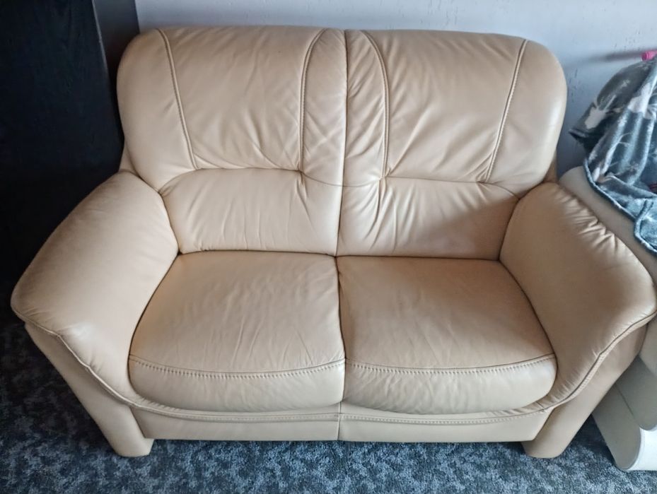 Vînd două canapele 2 per.