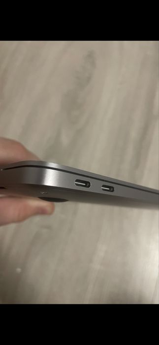 Macbook air 13’in stare foarte buna….