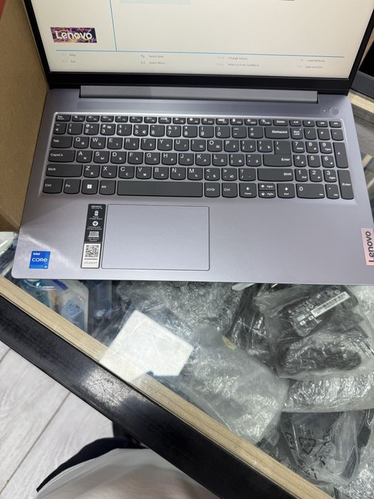 Lenovo IdeaPad slim 3  15.6" FHD  intel i5 13420H LPDDR5 8GB SSD 512GB