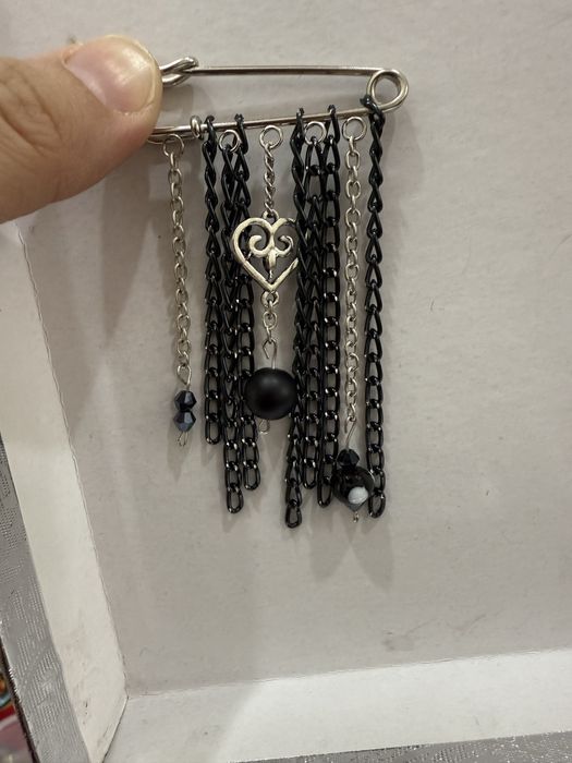 Брошка булавка продается украшение