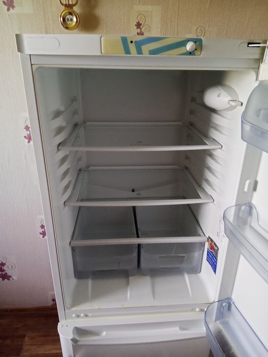 Продаётся холодильник indesit