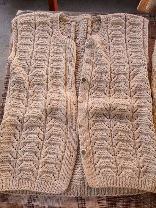 Ръчно платени вълнени елеци