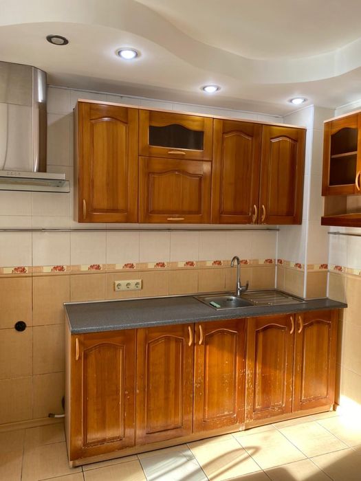 Кухня деревянная б/у