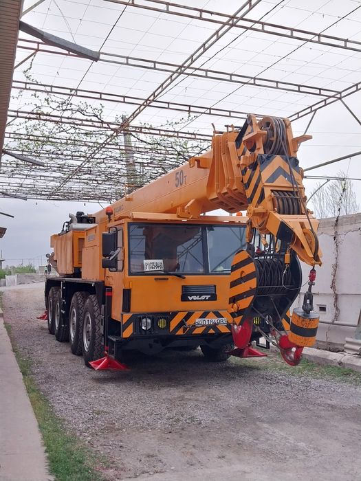 Avtokran 50.t sotiladi. Electra matorda ham ishlaydi