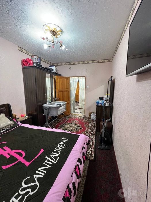 Shaxar makrazida 2 xonali uy sotiladi