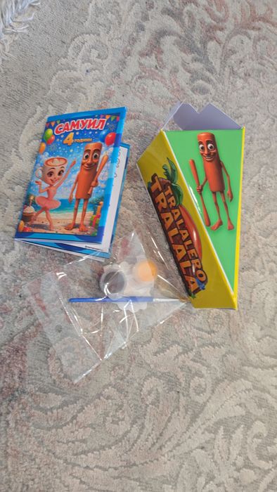 Картонена торта с любим герой – персонализиран подарък за детско парти