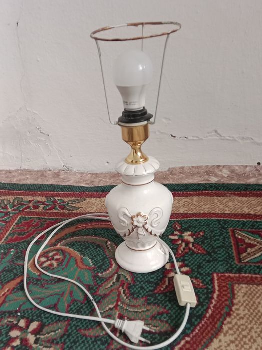 Продам светильник напольный