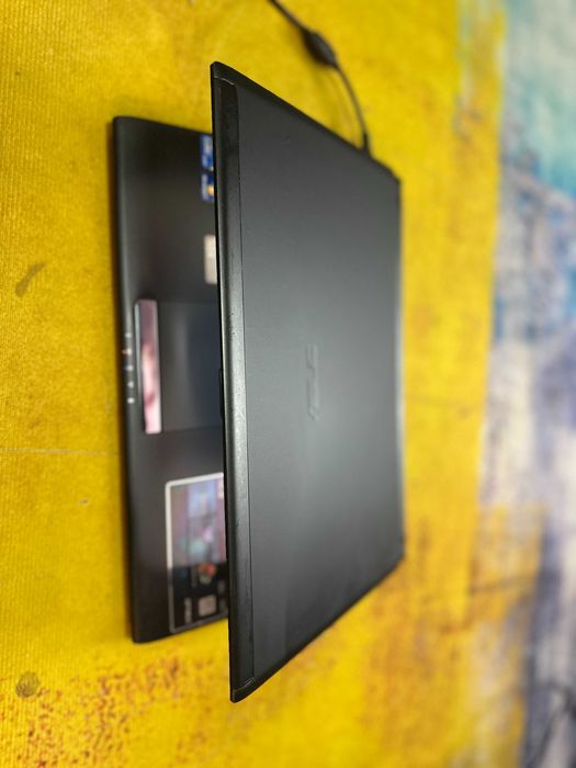 laptop Asus u36j, core i3, ram 4 gb, 2 placi video