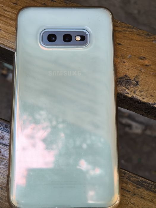 Samsung s10 смартфон