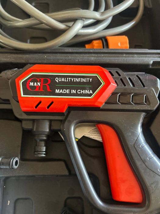 Машина на батерии за миене на коли под налягане нова