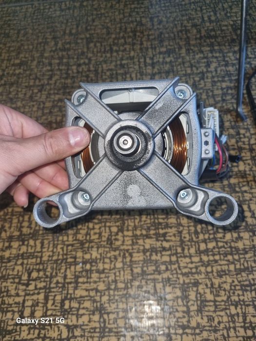 Електро мотори за перални работещии