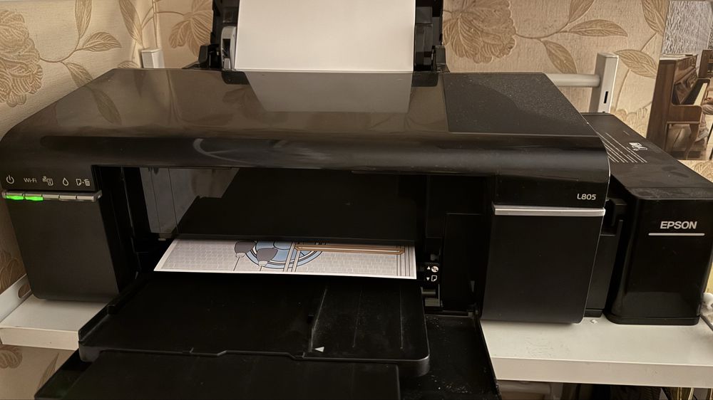 Принтер l805 в хорошем состоянии