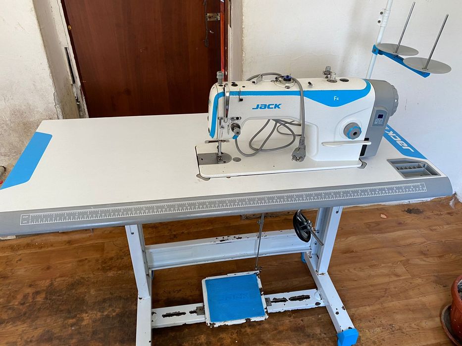 Швейная машинка f4