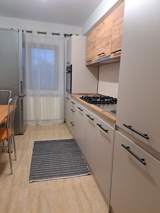 Inchiriez apartament 3 camere