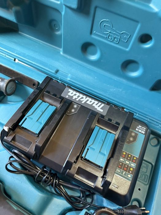 Makita DGA900 230mm