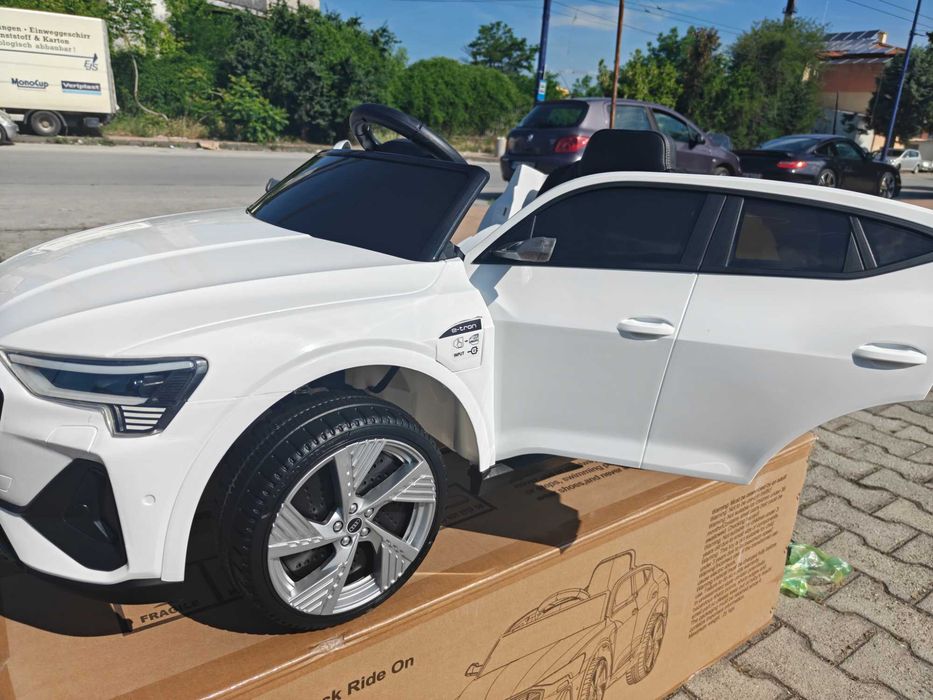 AUDI Акумулаторен джип Audi Sportback бял