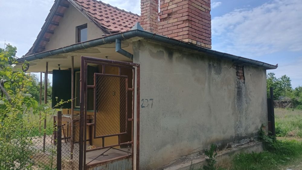 ВИЛА  С   Двор  1  Декър