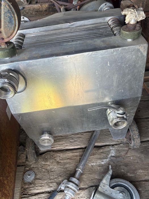 Filtru cu plăci pentru vin din inox – cu manometru și racorduri inox