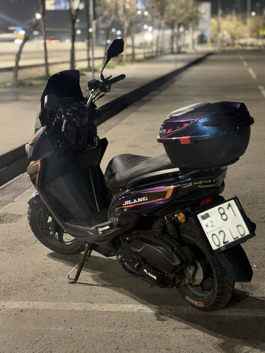 мопед Макси скутер