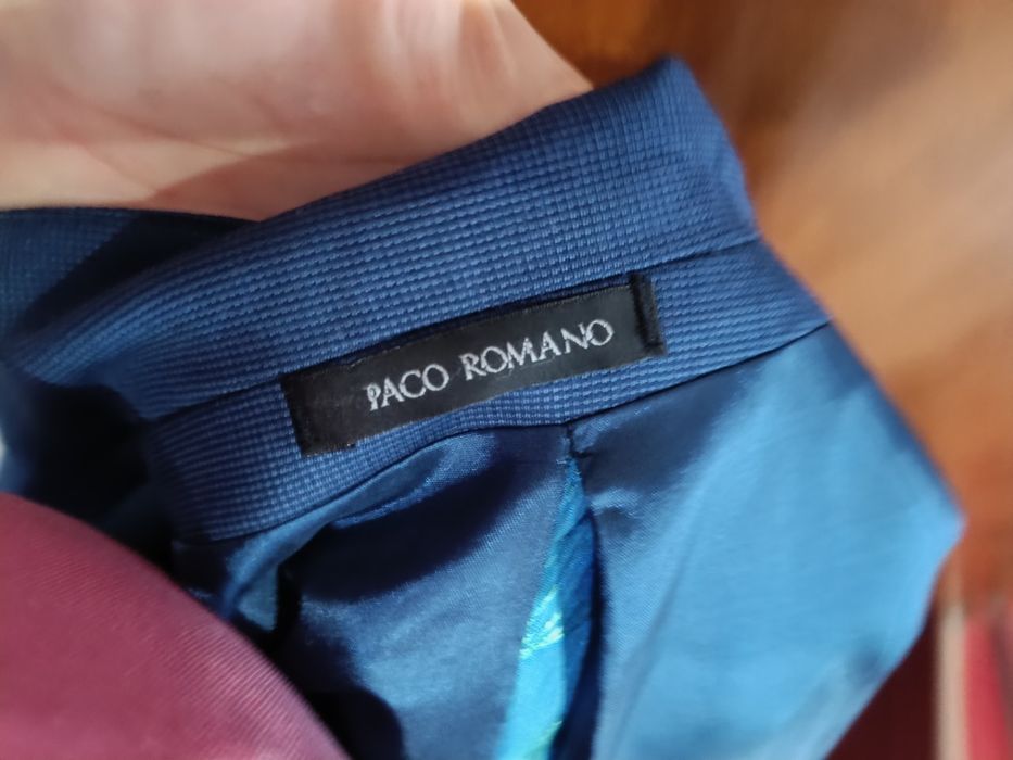 Официален костюм