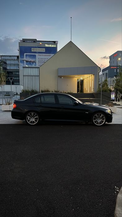 BMW Seria 3 E90 320d lci pachet M interior exterior
