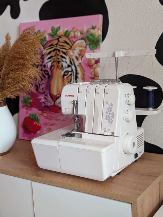 Продам хороший оверлок